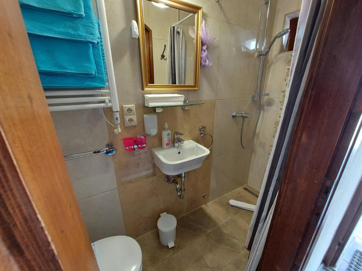 Titi Classic & Trendy Apartman Buk Luaran gambar