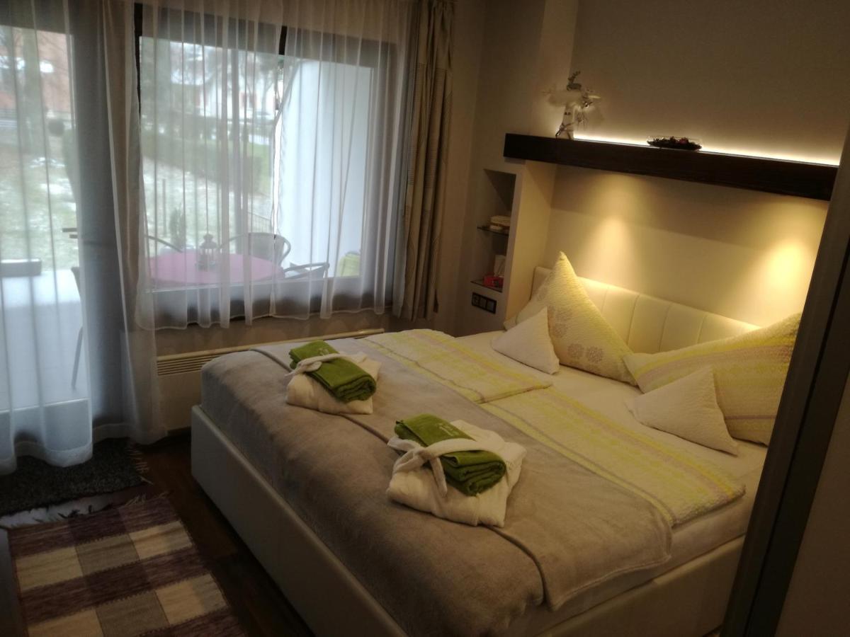 Titi Classic & Trendy Apartman Buk Luaran gambar