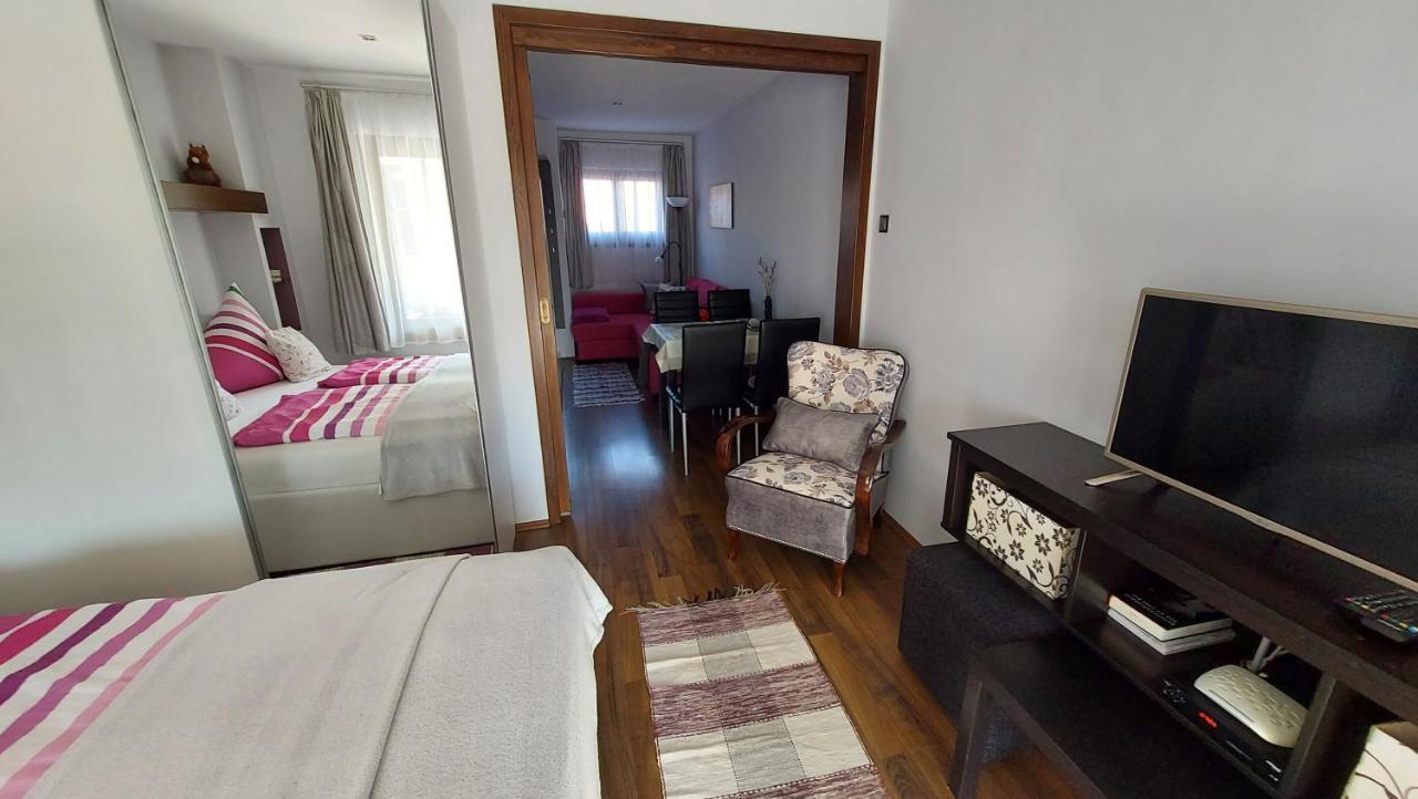 Titi Classic & Trendy Apartman Buk Luaran gambar