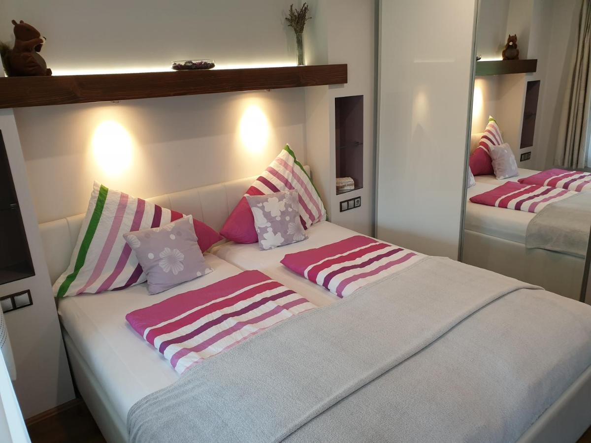 Titi Classic & Trendy Apartman Buk Luaran gambar