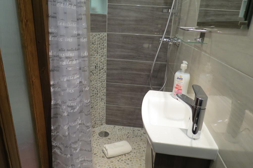 Titi Classic & Trendy Apartman Buk Bilik gambar