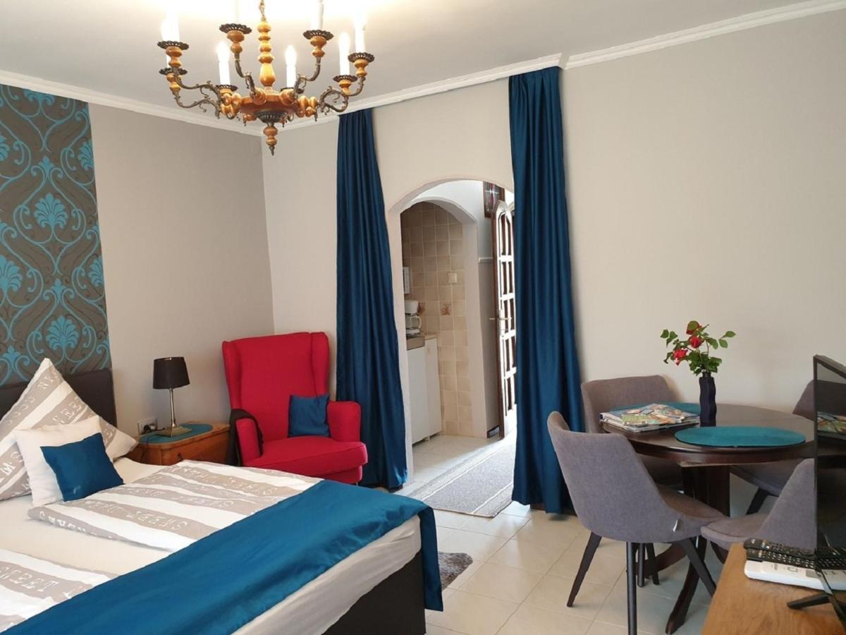 Titi Classic & Trendy Apartman Buk Luaran gambar