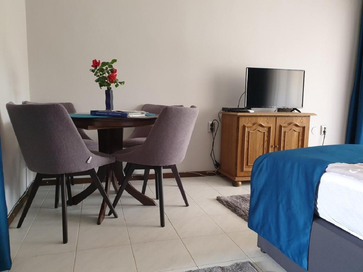 Titi Classic & Trendy Apartman Buk Luaran gambar